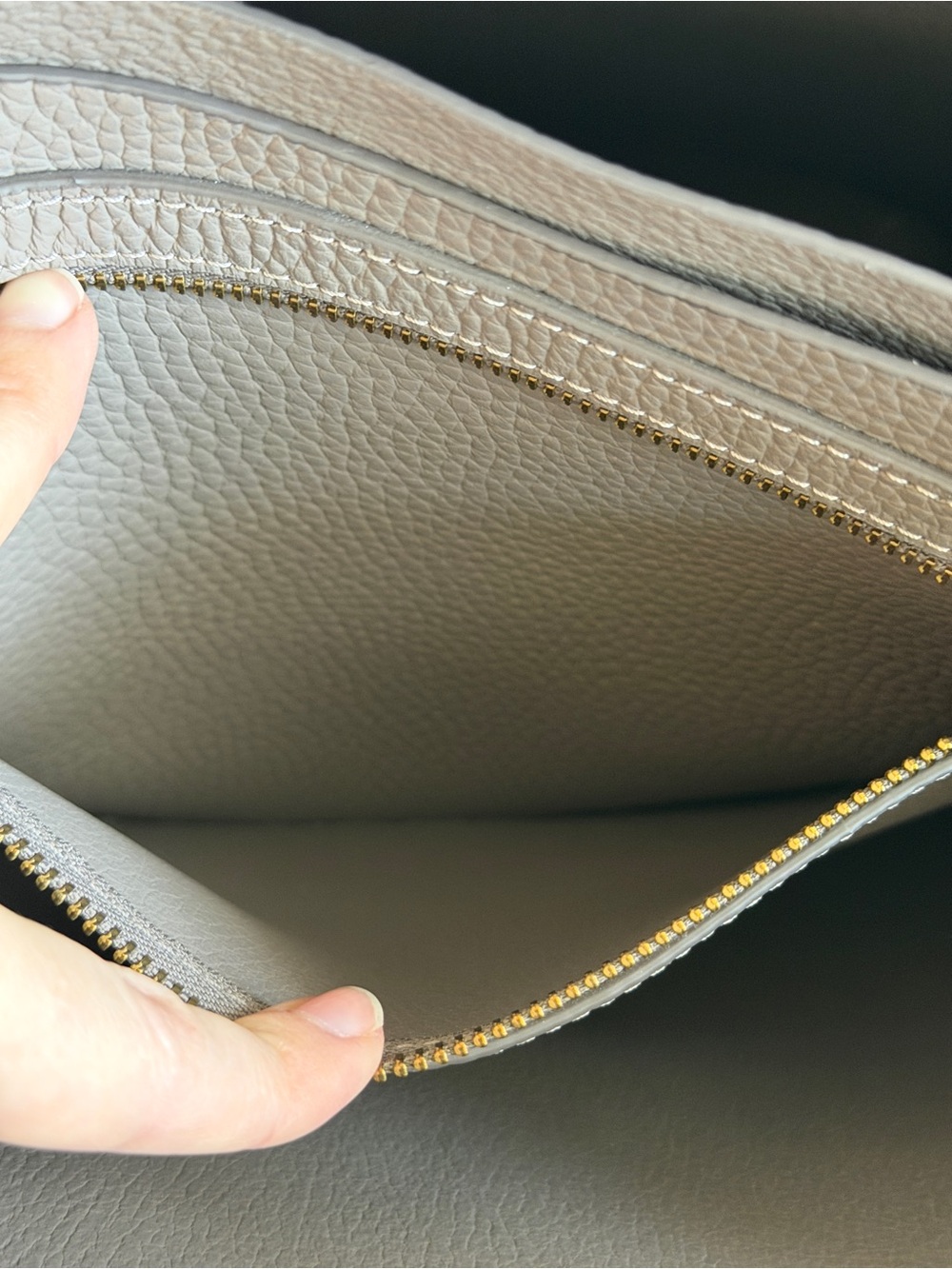 Cuyana Pebbled Leather Oversized Linea Shoulder Tote Bag fits Laptop in Sleeve - Picture 9 of 12